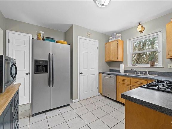 3rd image of 6955 Moorfield Dr