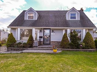 139 Birchwood Dr, New Hyde Park, NY 11040