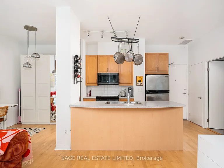 901 Queen St W #102 — Photo 6