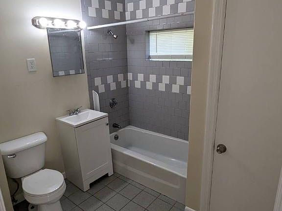 5th image of 206 Buffinton St #3