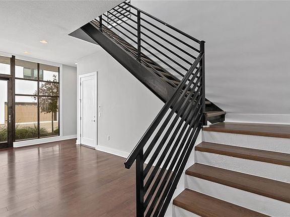 4th image of 1810 Mondrian Cir