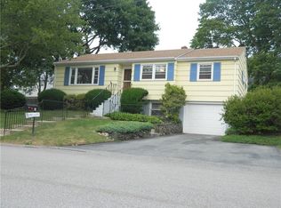 4 Concord Dr, Middletown, RI 02842