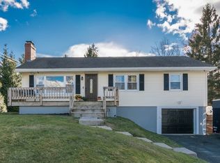 7 Kaolin Rd, Blandford, MA 01008