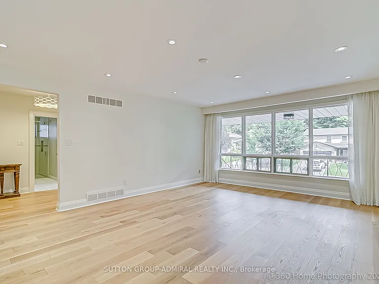 47 Waterloo Ave — Photo 20