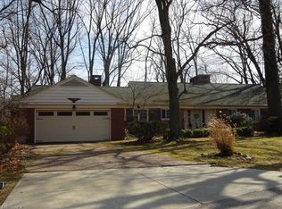 1536 Chestnut Rd, Seven Hills, OH 44131