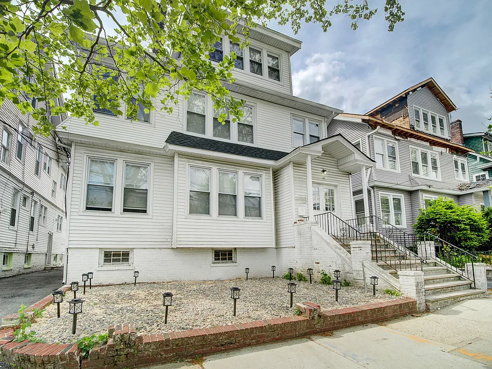 57-59 Poe Ave #3