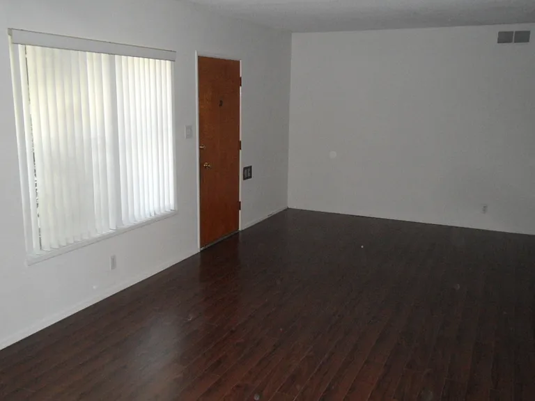 5008 W 58th Pl — Photo 7