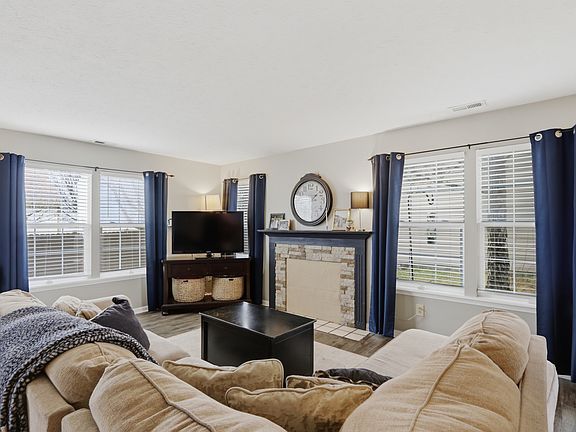 3rd image of 2358 Wynbrooke Blvd