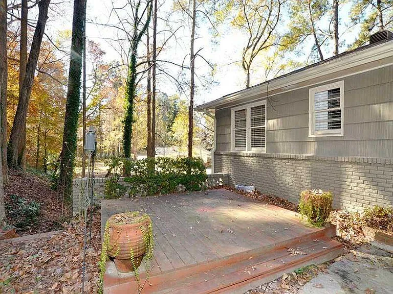 1019 Crane Rd NE — Photo 5