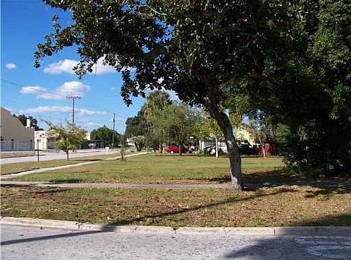 2nd image of 805 E Lemon Ave