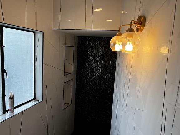 4th image of 7705 Romaine St #4