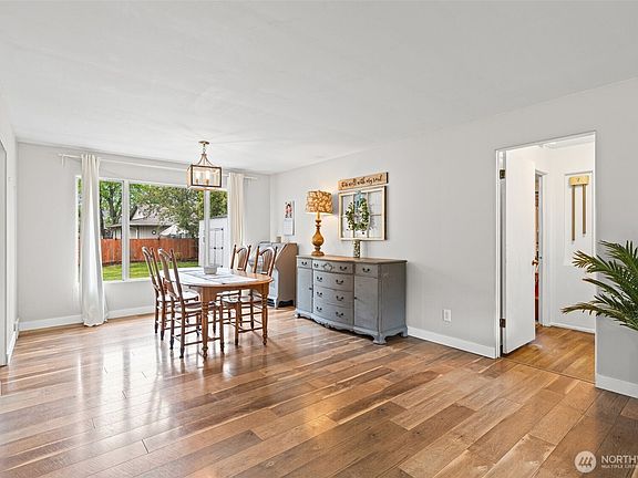 3rd image of 1609 W Pioneer Avenue