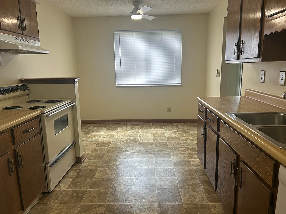 Kitchen/ Dining room
