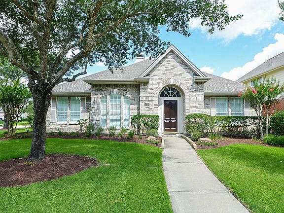 2nd image of 1723 Crescent Green Dr