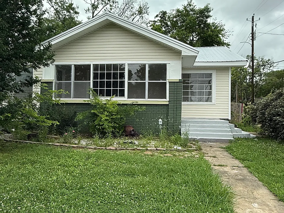 1645 Woodland Ave SW