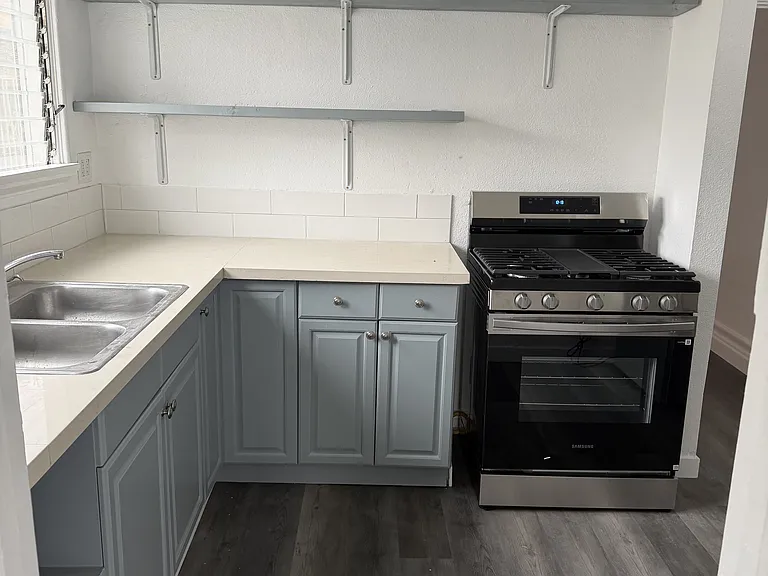 3925 S Normandie Ave — Photo 1