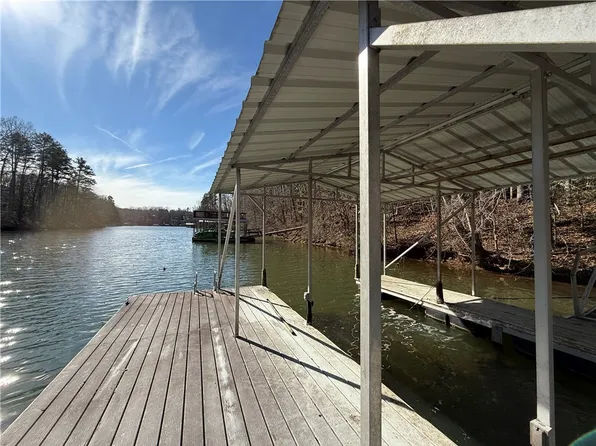 340 Bridgeport Dr, West Union, SC 29696