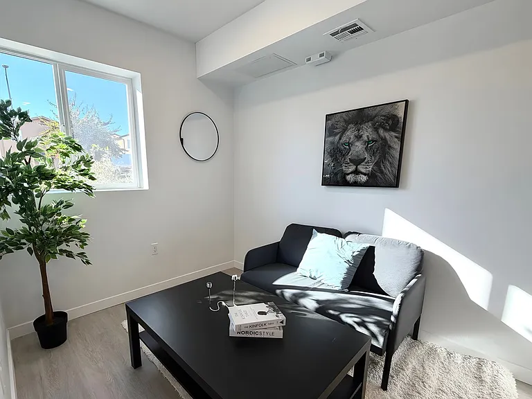 Gorgeous 1 bed/1 bath Apartments ~ LA City Section 8 Voucher Accepted! — Photo 10