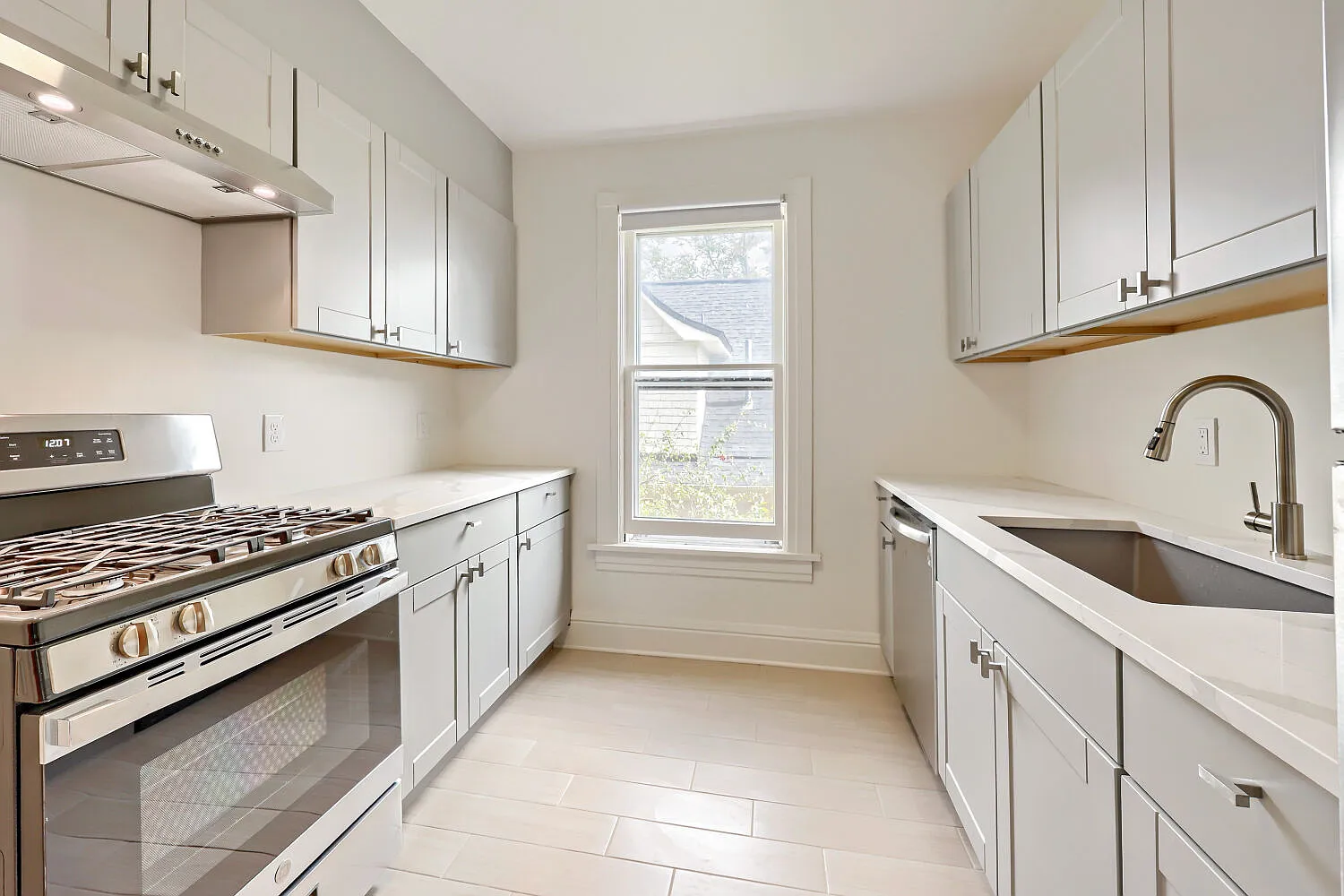 2 bed, 1000 sqft, $3,200 — Photo 3