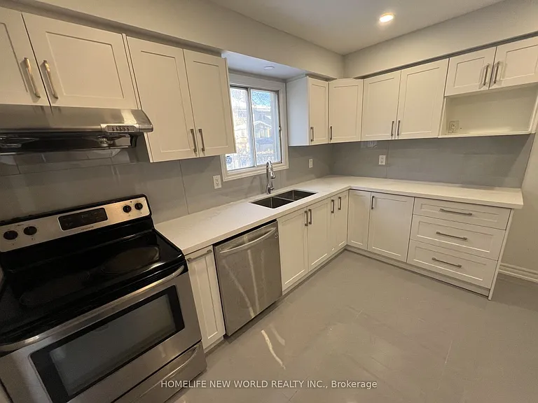91 Campania Cres — Photo 19