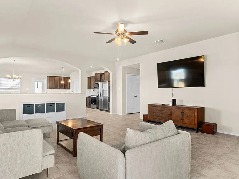 2416 Elba Dr — Photo 2