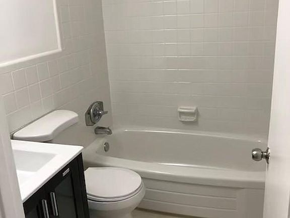 4th image of 1441 Lincoln Ct #316