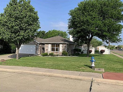 3rd image of 105 Southwood Dr