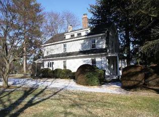 1 Clay Ct, Greenlawn, NY 11740