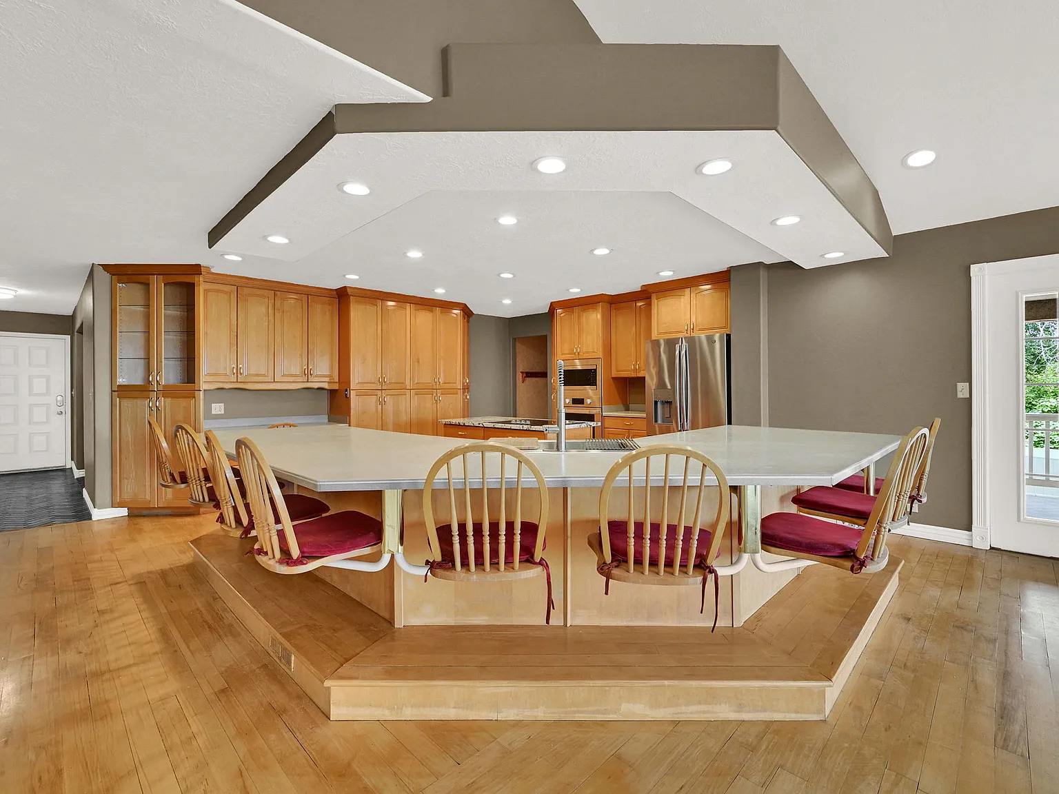 6 Bedroom Bountiful Home! — Photo 4