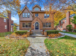 1423 Devonshire Rd, Grosse Pointe Park, MI 48230
