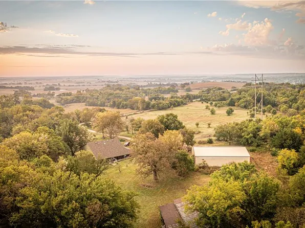 863 25th Rd, Longton, KS 67352