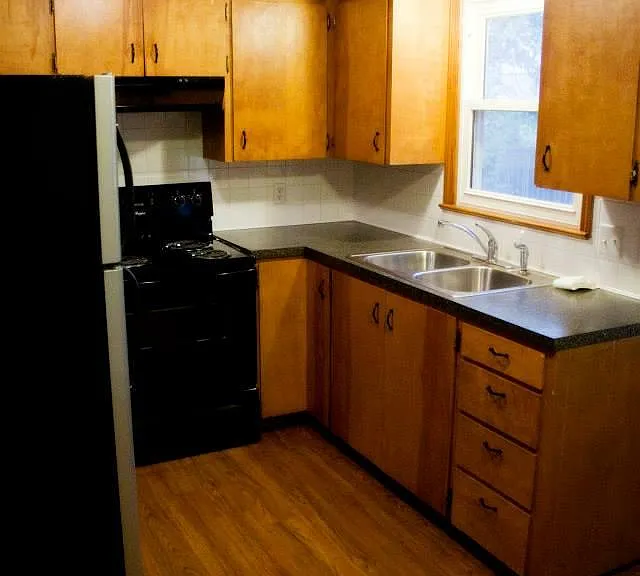 621 E Boston Ter — Photo 3