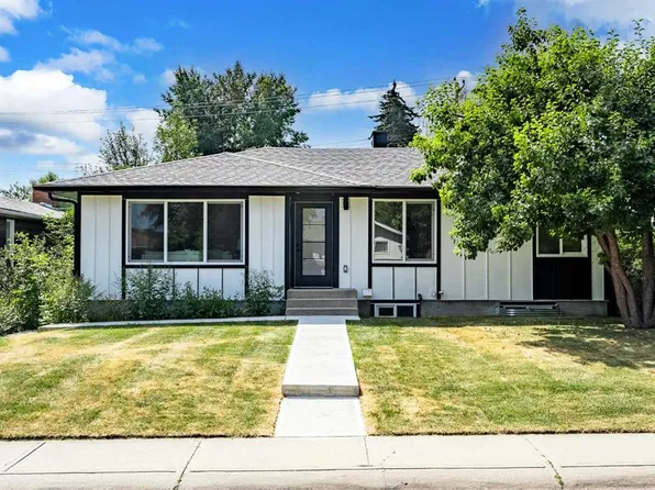 451 E Arlington Dr SE, Calgary, AB T2H 1S4