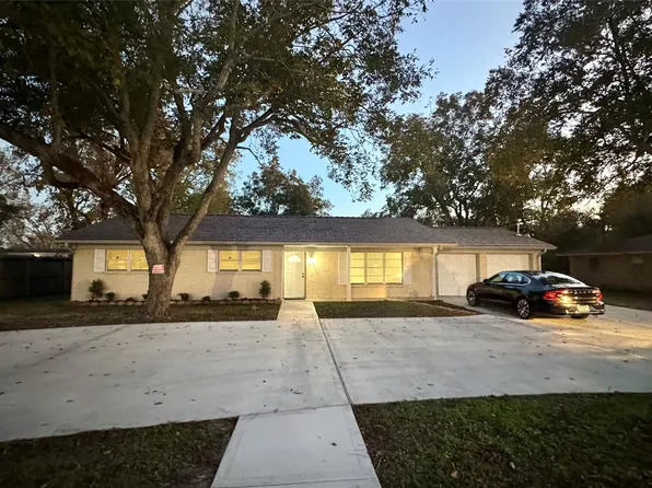 202 Massey Tompkins Rd, Baytown, TX 77521