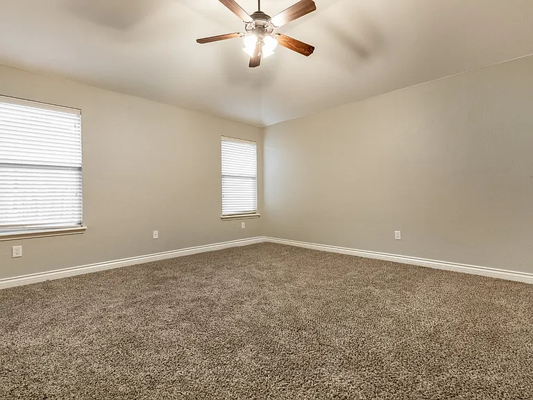 2609 NW 183rd St — Photo 8
