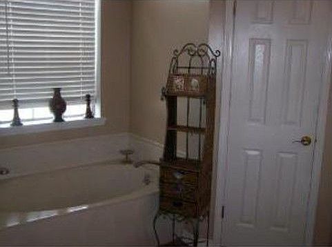 4th image of 158 Lakewood Point Dr