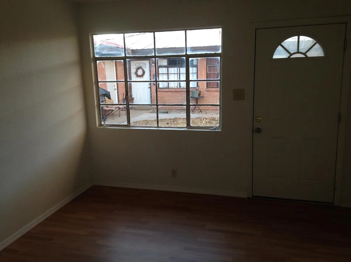 2 bed, 750 sqft, $650 — Photo 2