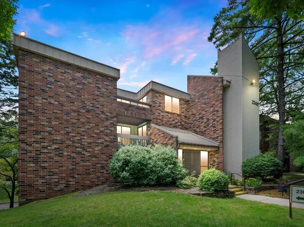 2300 W Good Hope ROAD #242, Glendale, WI 53209