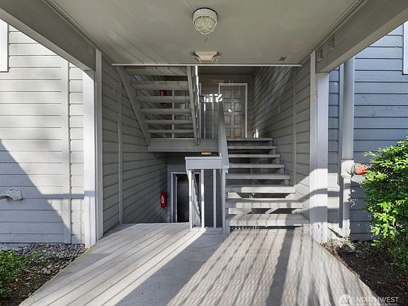 4th image of 22213 6th Avenue S #203