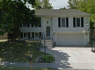 835 Edenwood Dr, Roselle, IL