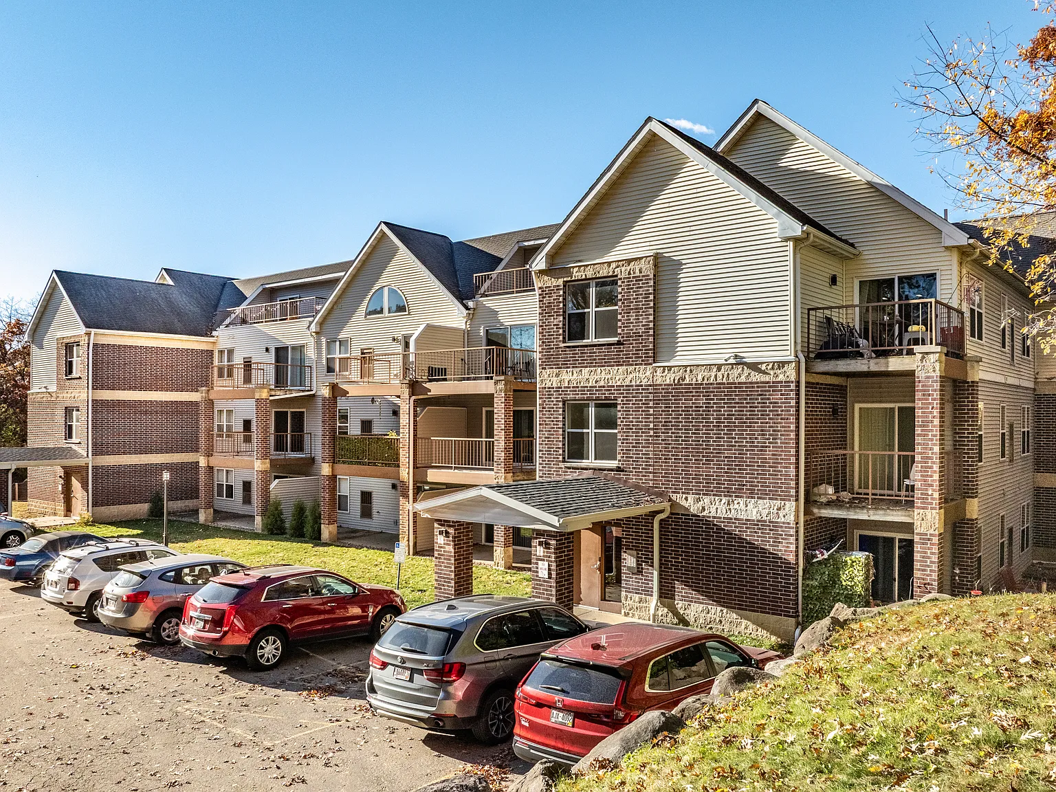 Timber Bluff — Photo 2