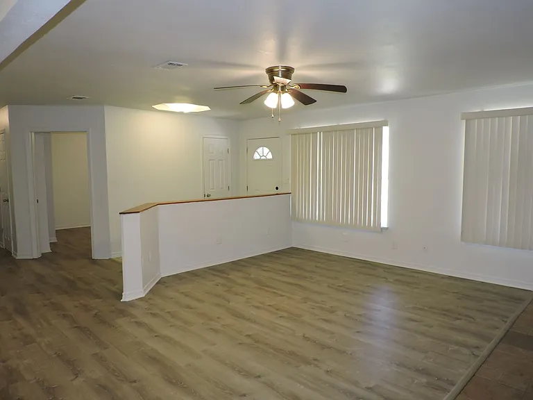 1070 Sagebrush Trl — Photo 4