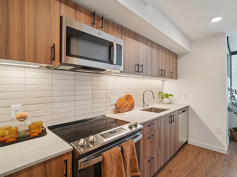 18-web-or-mls-21st Ave S-0606-018