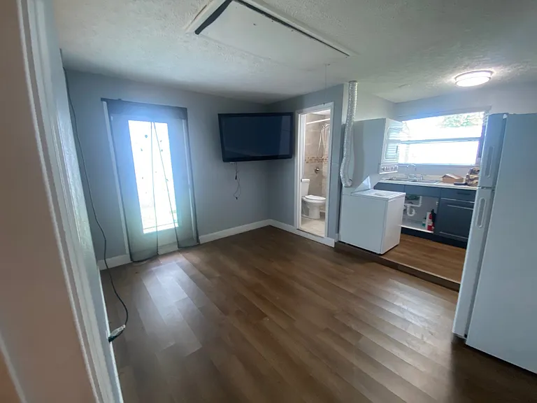 27103 Frampton Ave — Photo 6