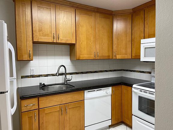 4th image of 1055 N Capitol Ave APT 7