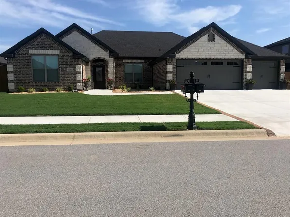 520 Chaparral St, Centerton, AR 72719