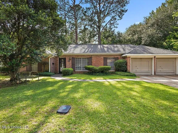 5207 Meadow Oaks Park Dr, Jackson, MS 39211