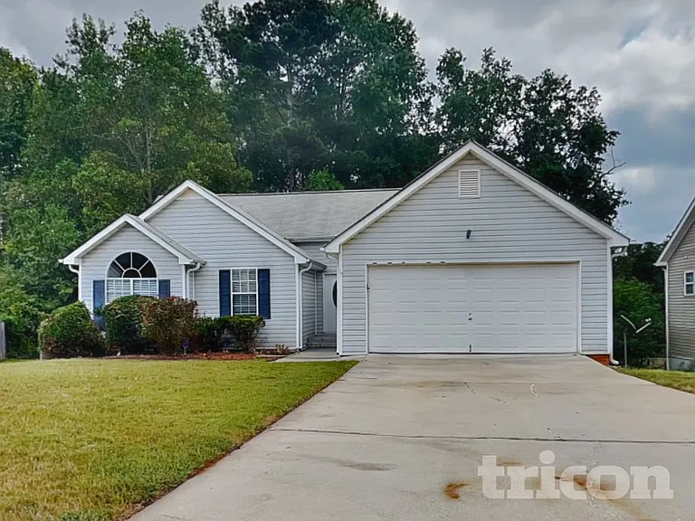 4050 Monarch Dr — Photo 2