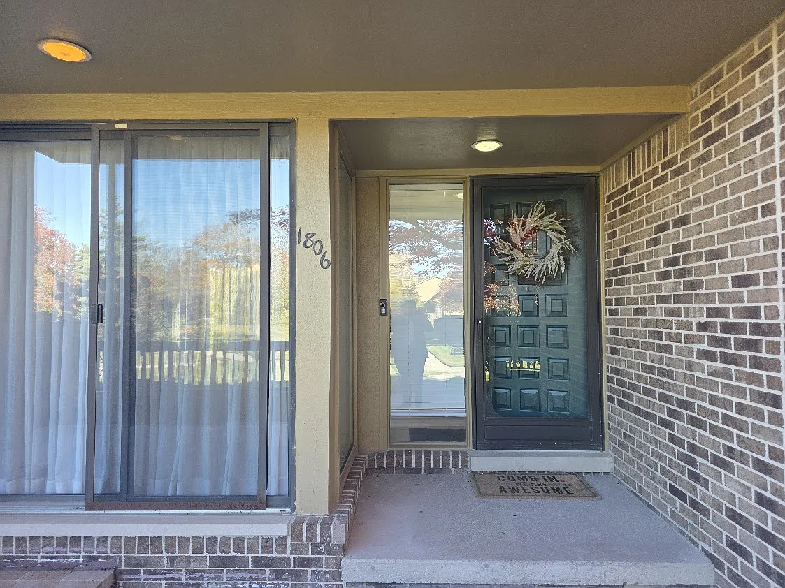 3 bed, 2.5 bath, 2400 sqft, $2,595 — Photo 3