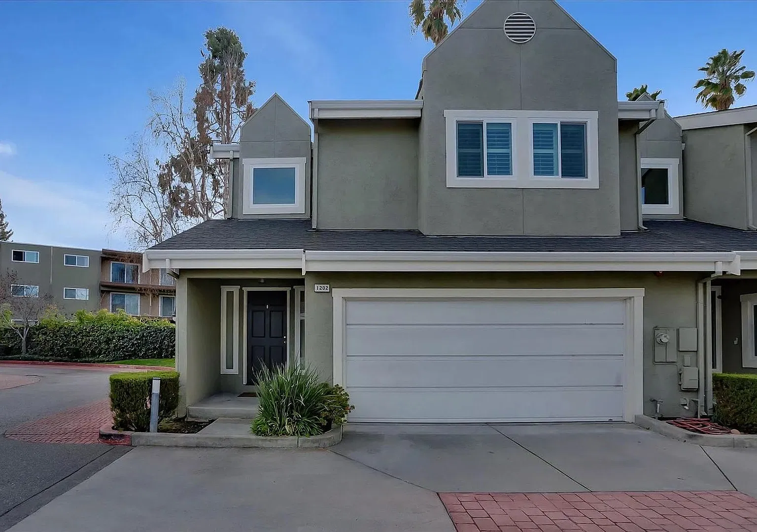 1202 Estrada Terrace — Photo 1